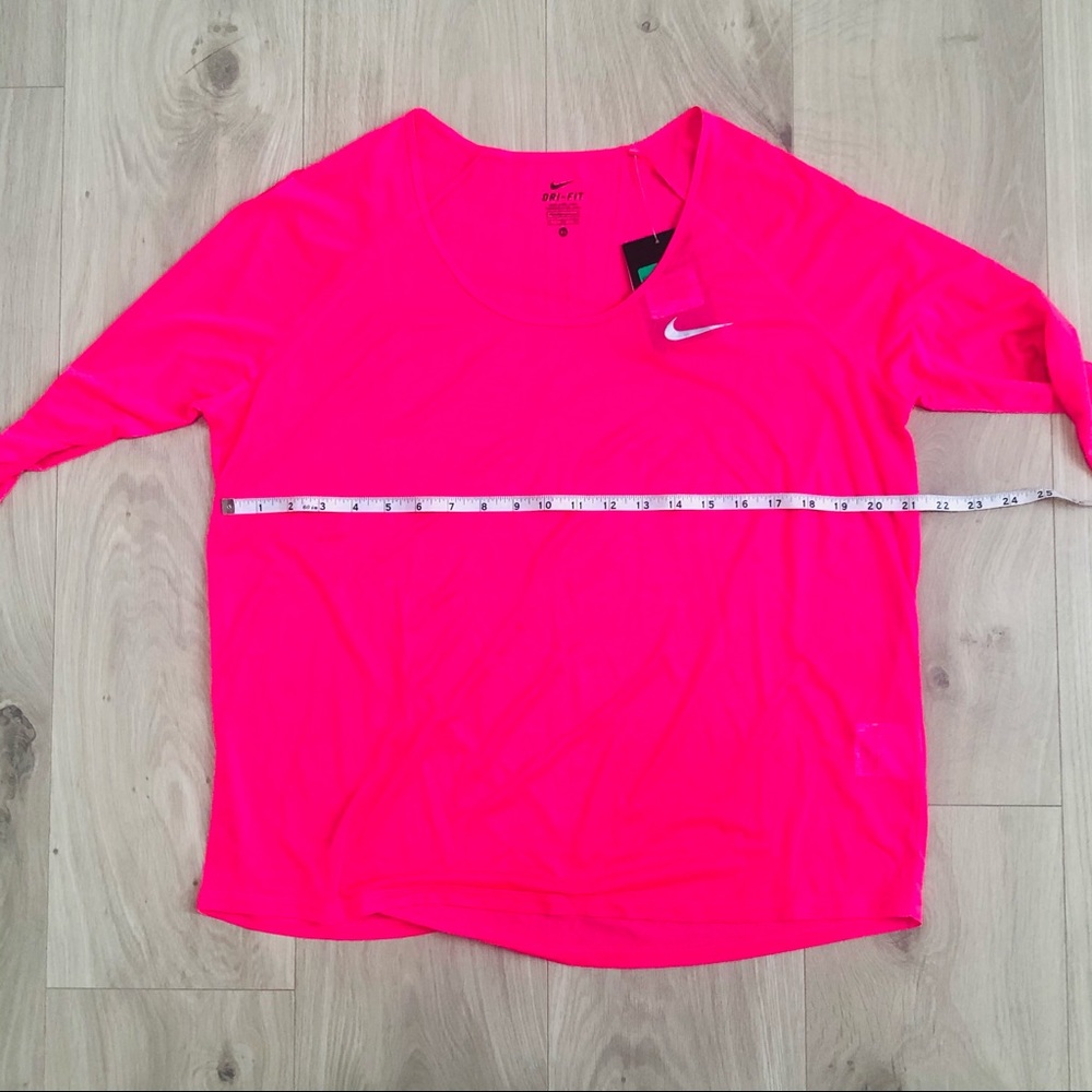 NWT | Nike | 3 Quarter Sleeve Cropped Dri-fit Top - Picture 5 of 6